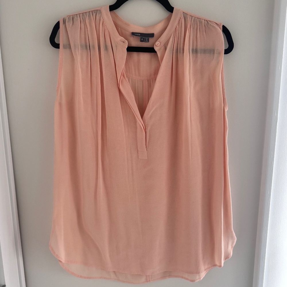 Vince Shirred Shoulder Crepe Sleeveless Top Blouse Peach sz 2 / XS
